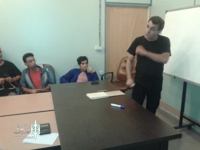 سومین نشست آشنایی با مباحث کاربردی طراحی صحنه در تالار هنر یزد برگزار شد