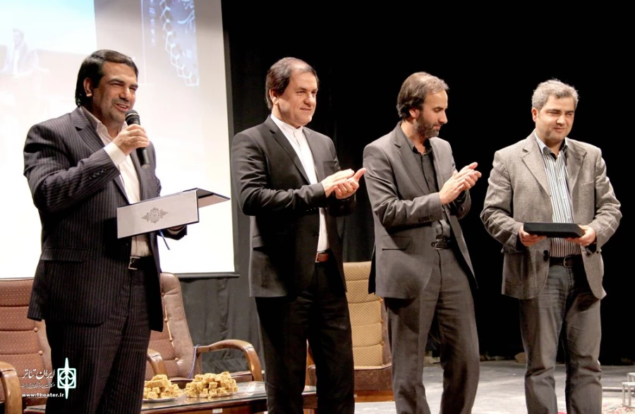 آیین پایانی جشنواره تئاتر فجر استانی یزد از دریچه دوربین-2
عکس ها از: ریحانه خواجه منصوری و عزیزه شریفی 2