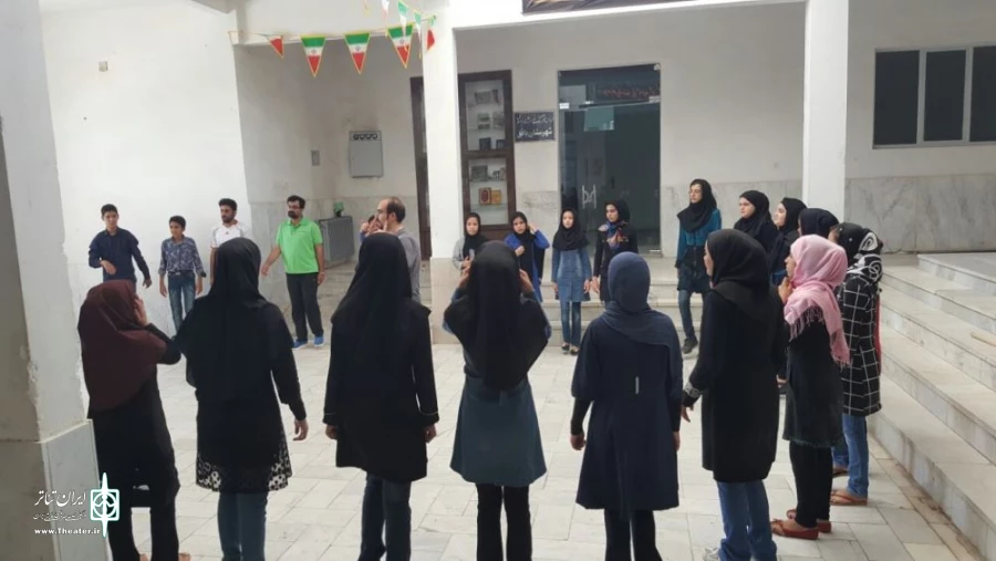 گزارش تصویری از کارگاه های آموزشی "فصل تئاتر" در شهرستان های استان یزد