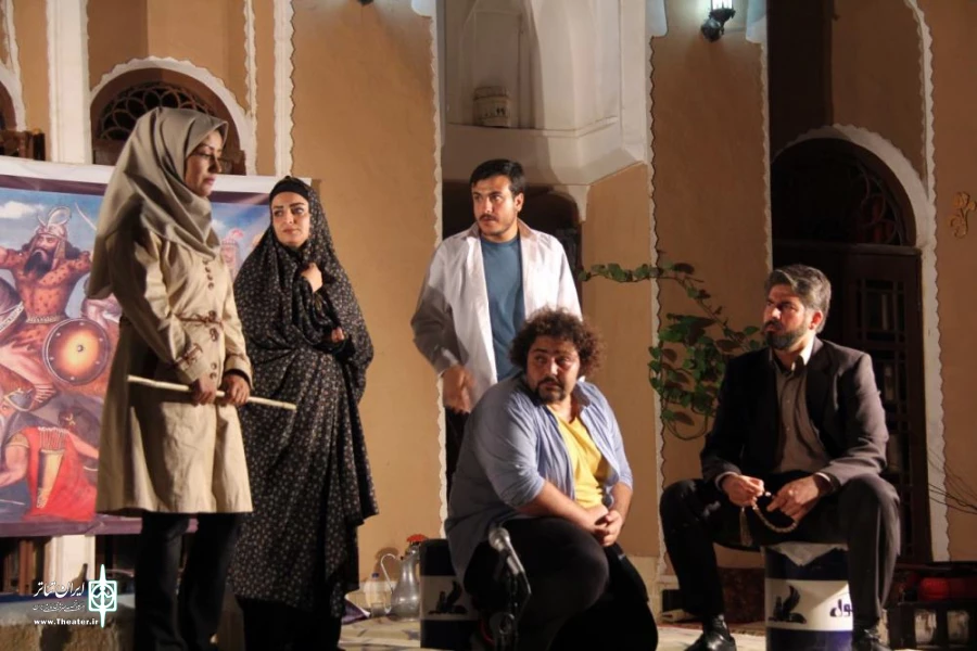 "عبور از غبار" را در ادیب الممالک یزد ببینید 2