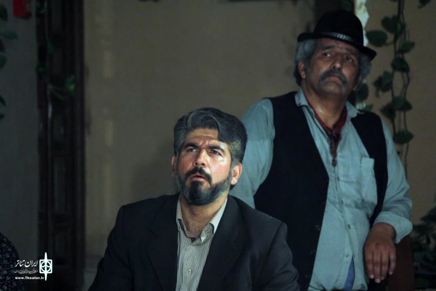 گزارش تصویری از اجرای نمایش "عبور از غبار" در یزد