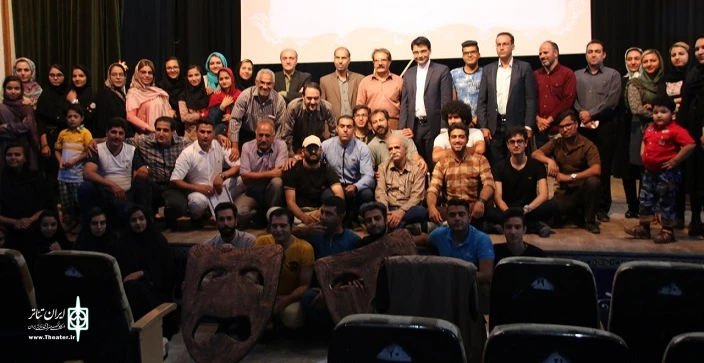 نشست مشترک اعضای انجمن نمایش و شورای مشورتی تئاتر یزد با هنرمندان ابرکوه برگزار شد 2
