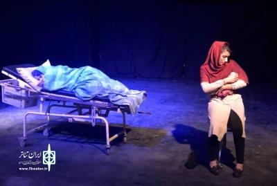 نمایش «بیدارم کن آذر» در  یزد، روی صحنه رفت