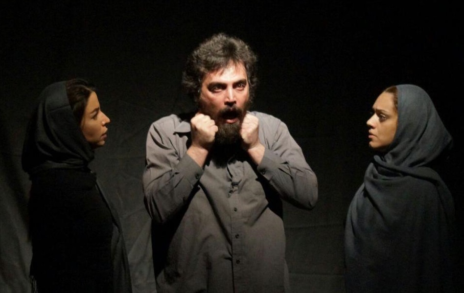 منتقد یزدی:

«عقیم» نمایشی است با تمپوی مناسب و بازی های روان