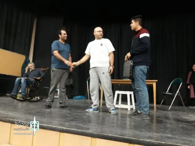 تمرین نمایش «چشم اندازی از پل» در یزد آغاز شد