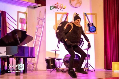 اجرای نمایش «سازانگشتی» در سینما دانش آموز یزد