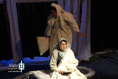 گزارش تصویری از نمایش "منو کشتی" در بیست و هشتمین جشنواره تئاتر استان یزد