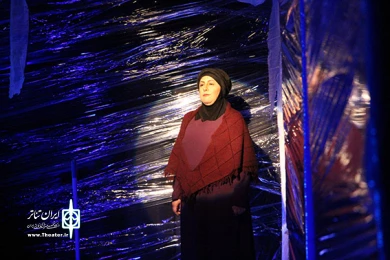 گزارش تصویری از نمایش "گذشته ی التزامی" در بیست و هشتمین جشنواره تئاتر استان یزد