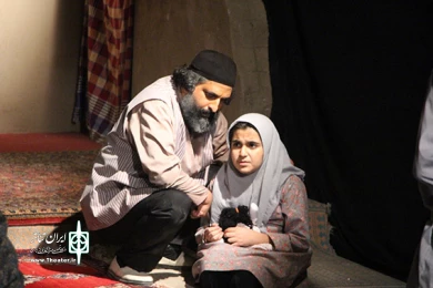 گزارش تصویری از اجرای نمایش "عصری عصرگاهی عصرآباد" در بیست و هشتمین جشنواره تئاتر استان یزد