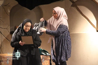 گزارش تصویری از اجرای نمایش "عصری عصرگاهی عصرآباد" در بیست و هشتمین جشنواره تئاتر استان یزد