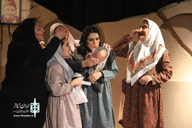 گزارش تصویری از اجرای نمایش "عصری عصرگاهی عصرآباد" در بیست و هشتمین جشنواره تئاتر استان یزد