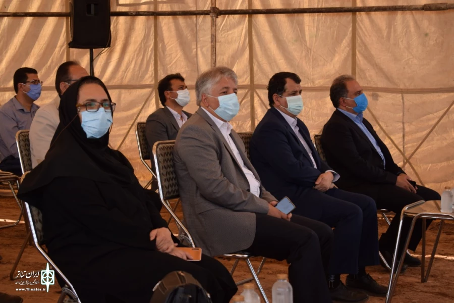 کلنگ ساخت "تماشاخانه بزرگ یزد" به زمین زده شد
 8