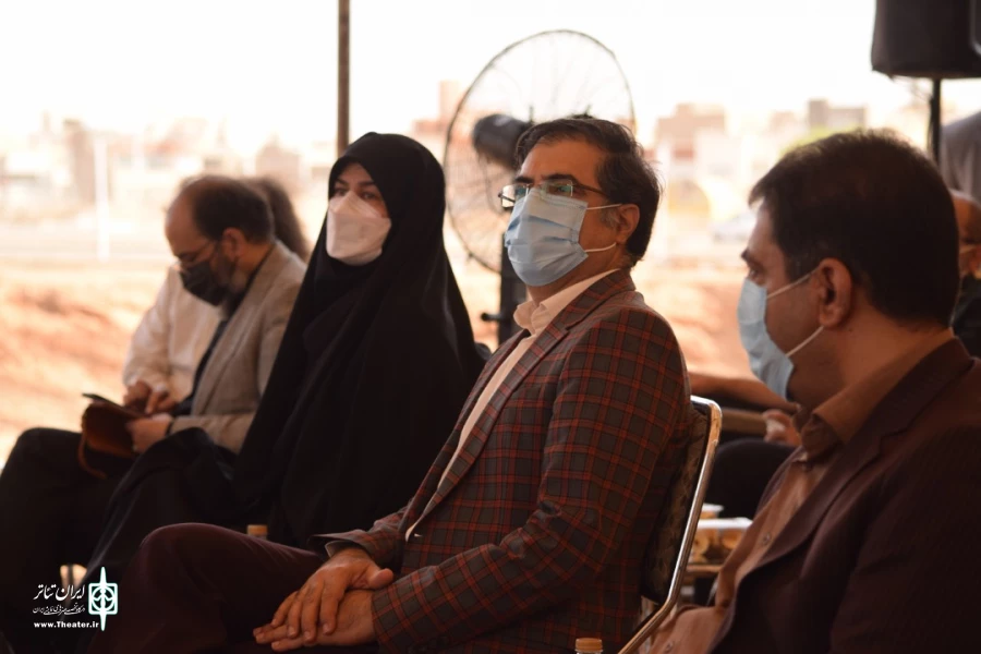 کلنگ ساخت "تماشاخانه بزرگ یزد" به زمین زده شد
 11