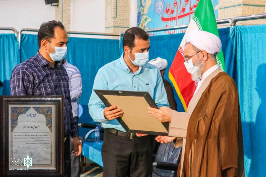 تقدیر جمعی از هنرمندان نمایش میبد از مدیر حوزه های علمیه کشور
 2