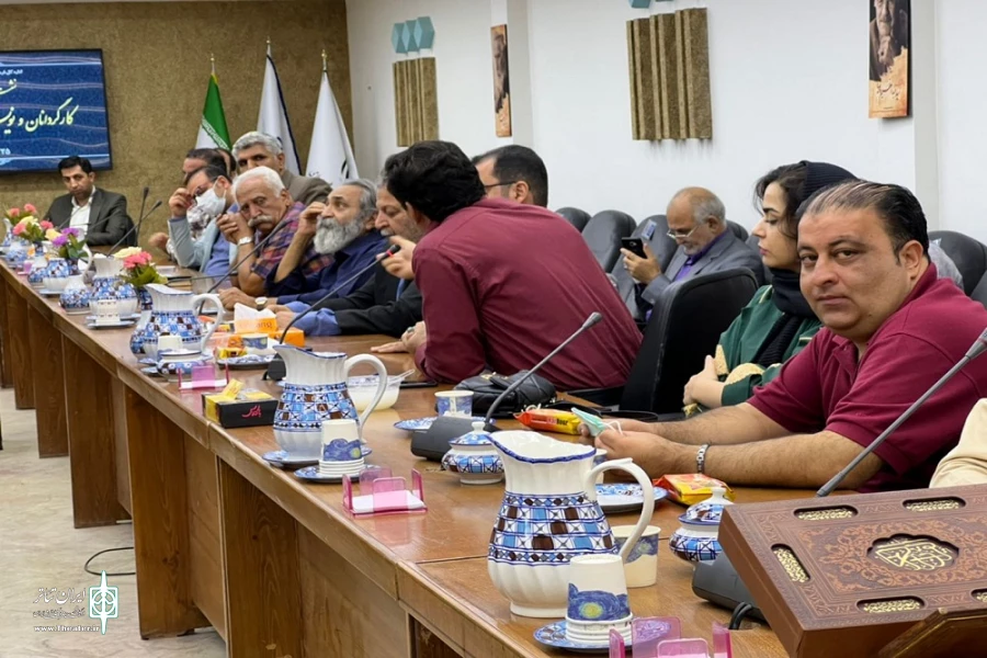 دیدارجمعی از هنرمندان نمایشی با مدیرکل اداره فرهنگ وارشاد اسلامی یزد 3