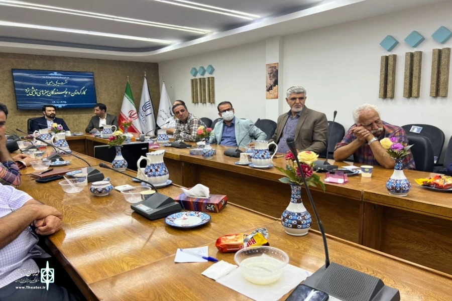 دیدارجمعی از هنرمندان نمایشی با مدیرکل اداره فرهنگ وارشاد اسلامی یزد 7