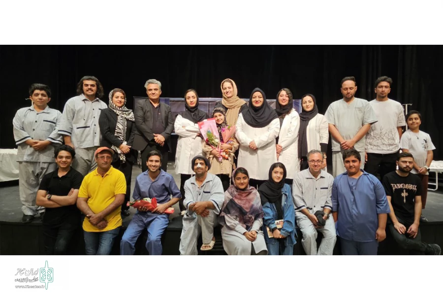 نمایش کمدی آمپول هوا در تالار فرهنگ اردکان به روی صحنه رفت 4
