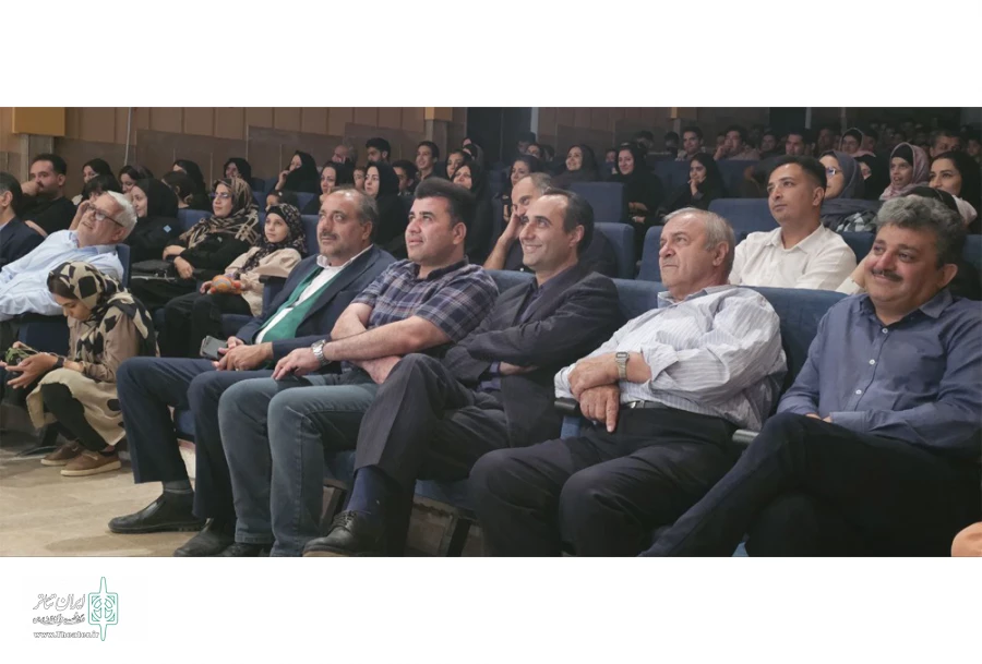 نمایش کمدی آمپول هوا در تالار فرهنگ اردکان به روی صحنه رفت 5