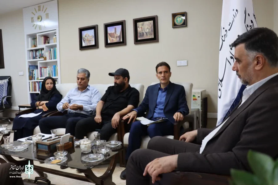 ⁨احمد ندافی به عنوان دبیر سی و پنجمین جشنواره تئاتر استانی یزد انتخاب شد. 4